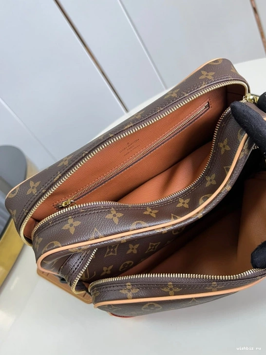 WIS VUITTON LOUIS MESSENGER 1006